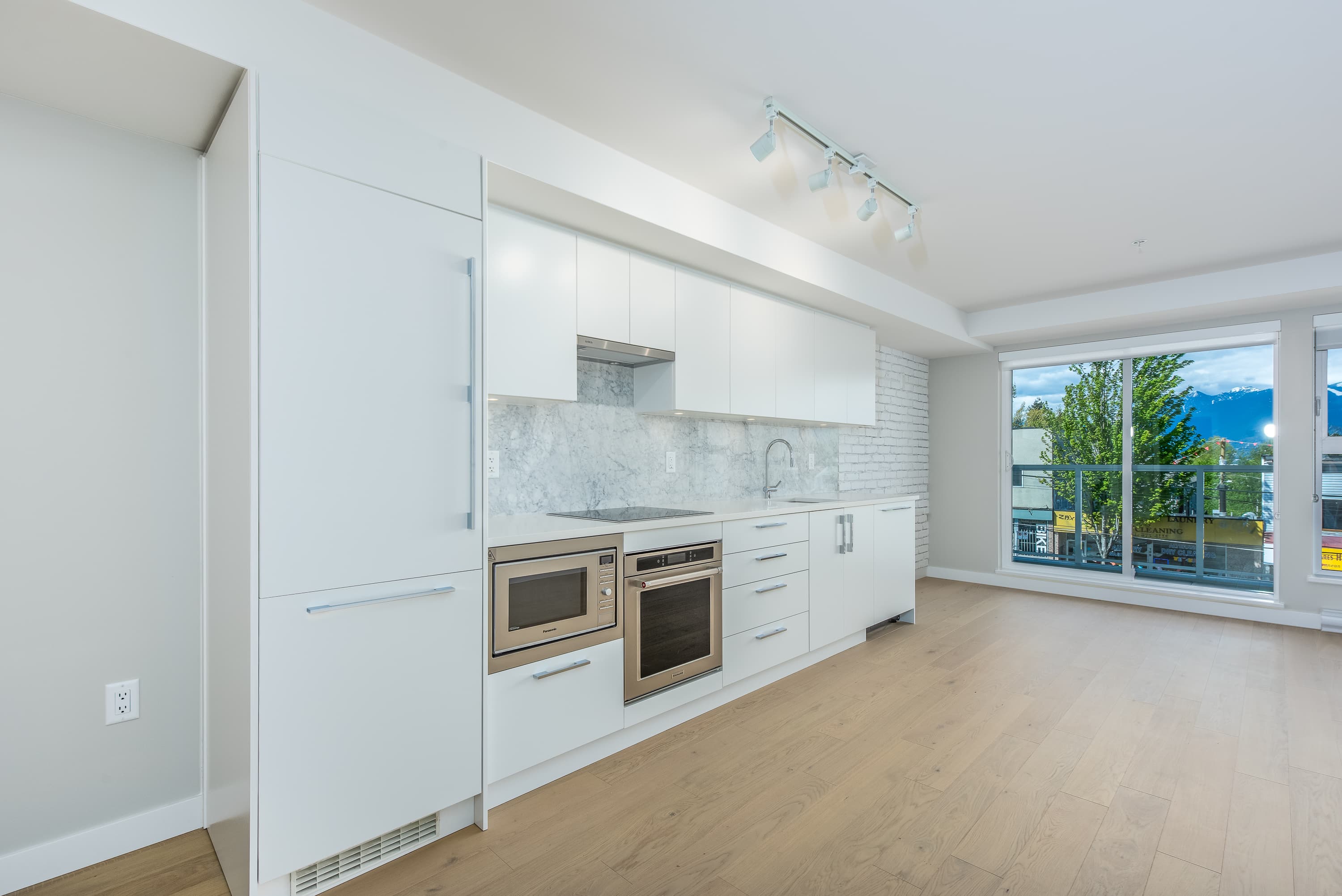 205-2508 Fraser - Photo 7
