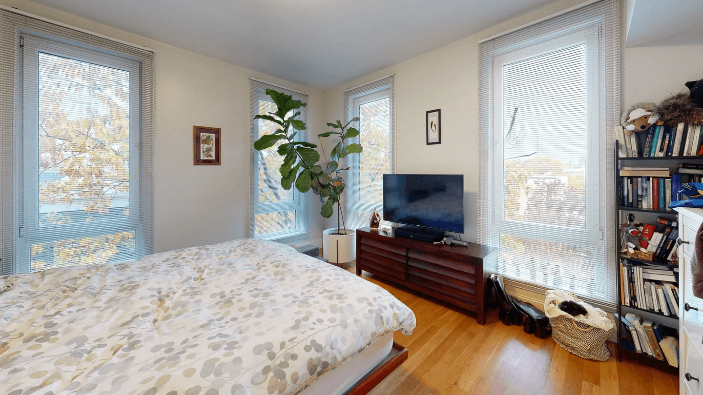 168 Hampshire - Photo 8