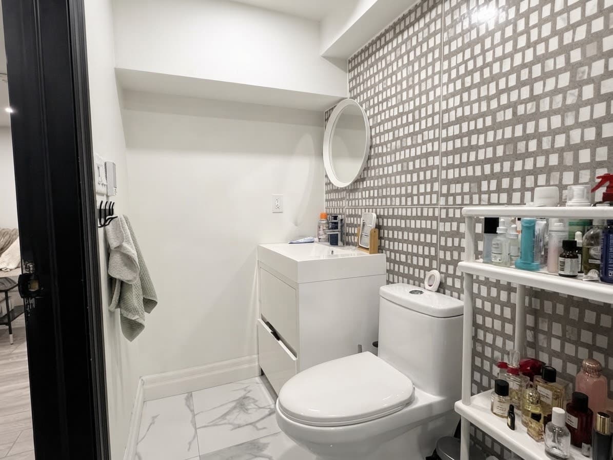 121 Sorauren Ave - 4 - Photo 13