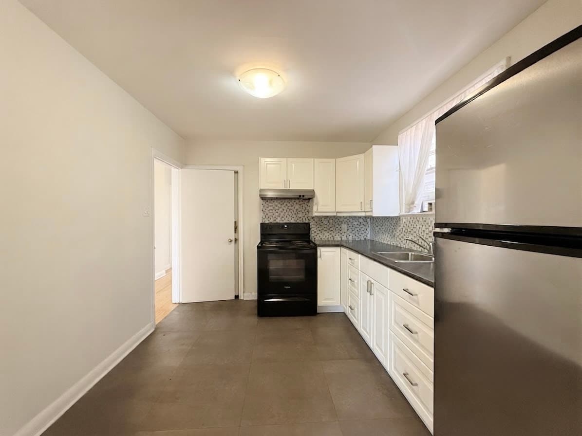 82 Lanark Ave - 2nd Floor - Photo 9