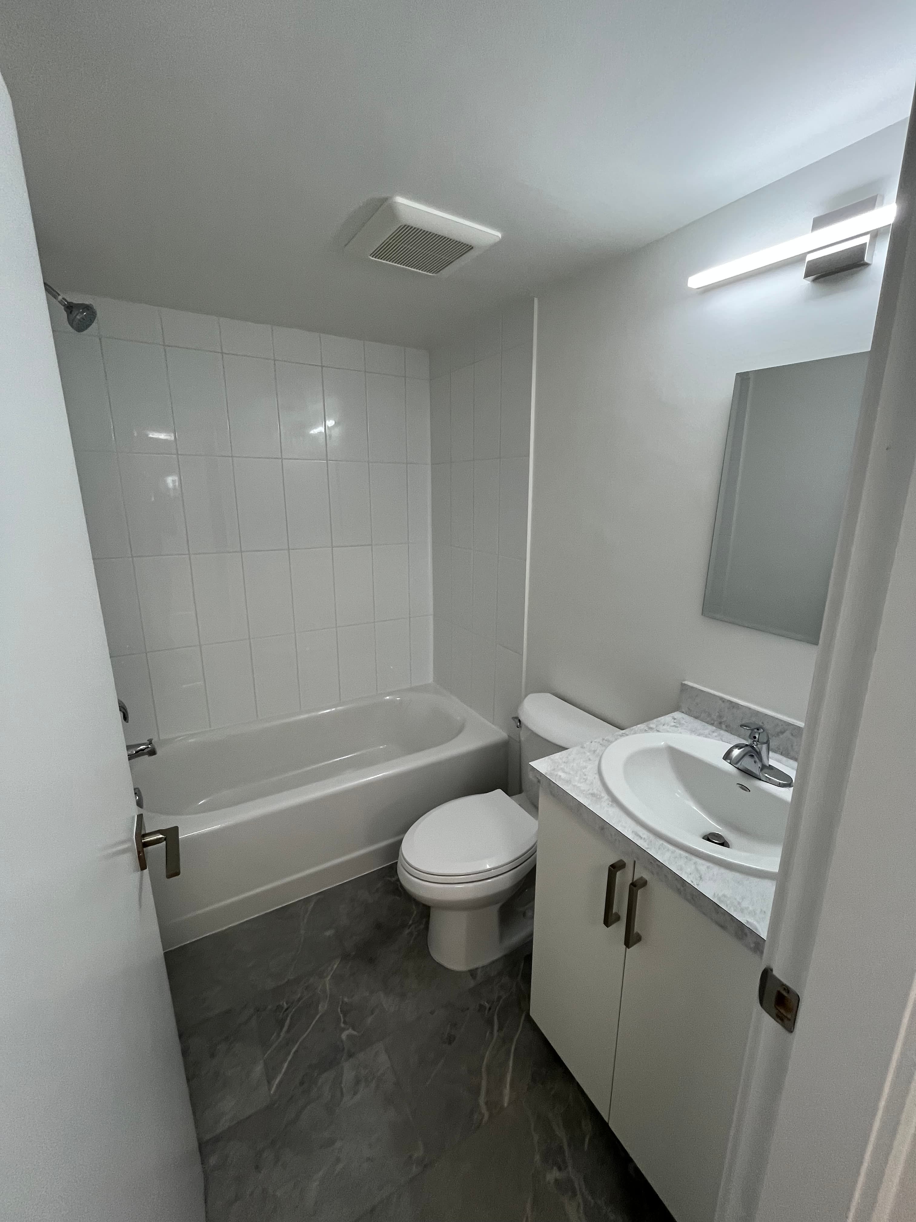 Garibaldi Court - 117 - Photo 4