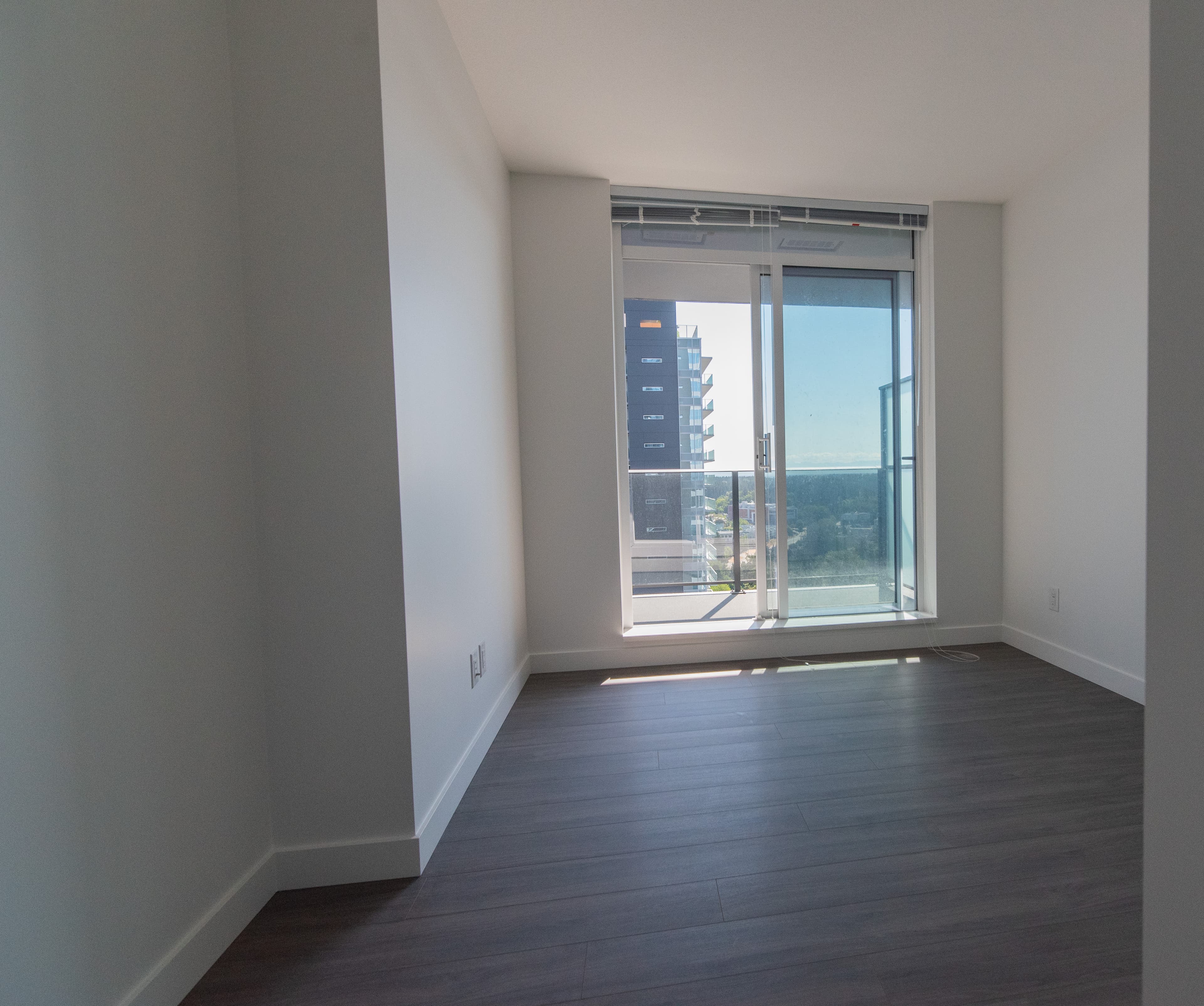 Mountain view 2x2 at King George Hub Surrey - Photo 6