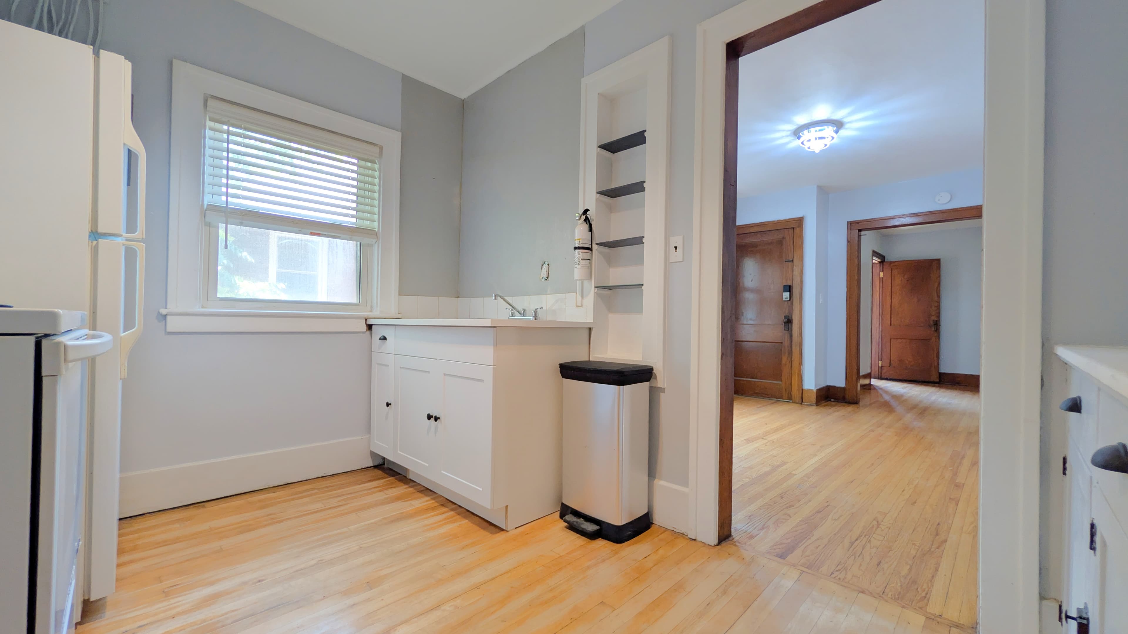 322 Partington Ave - Upper Unit - Photo 2