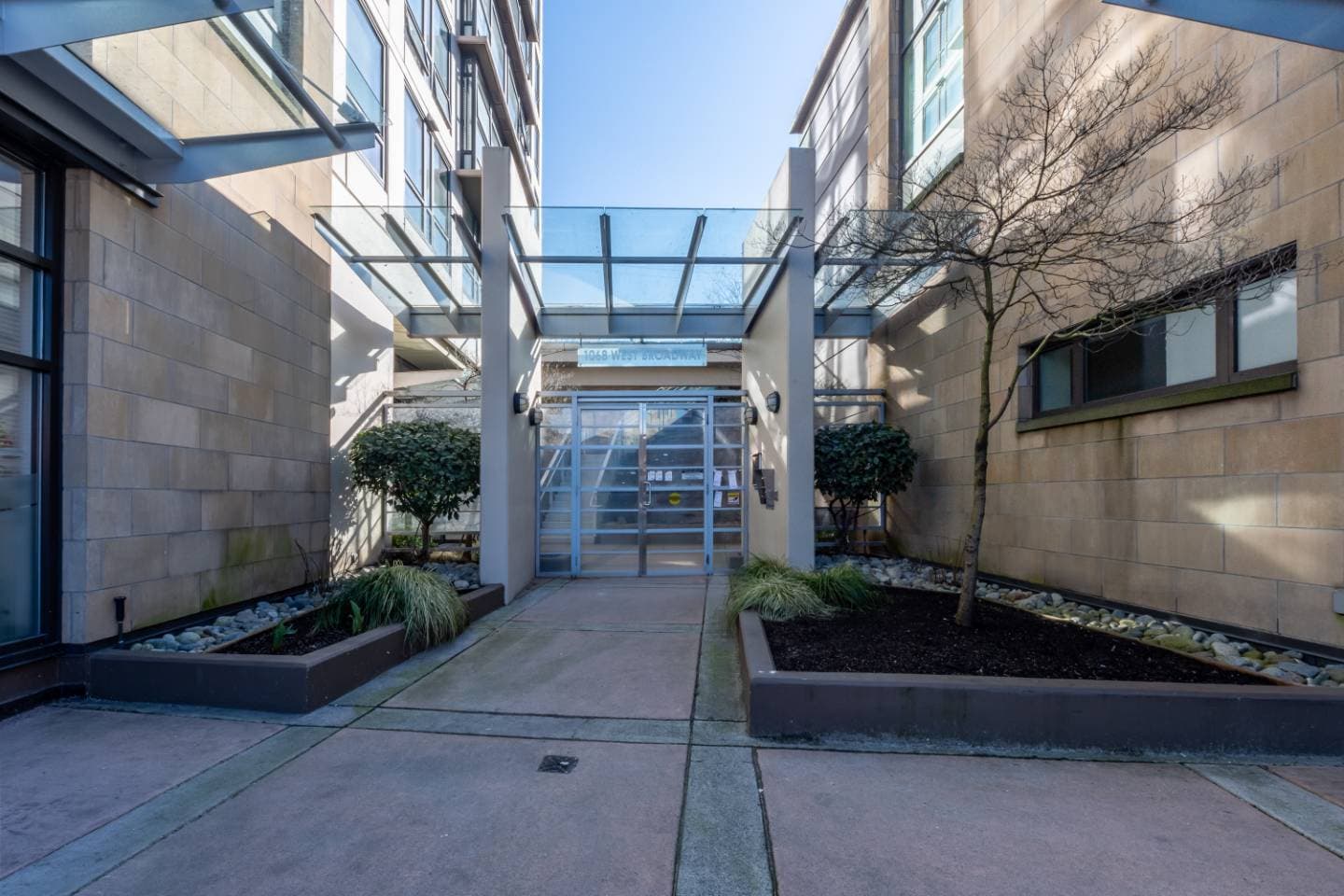 1503-1068 W Broadway - Photo 2