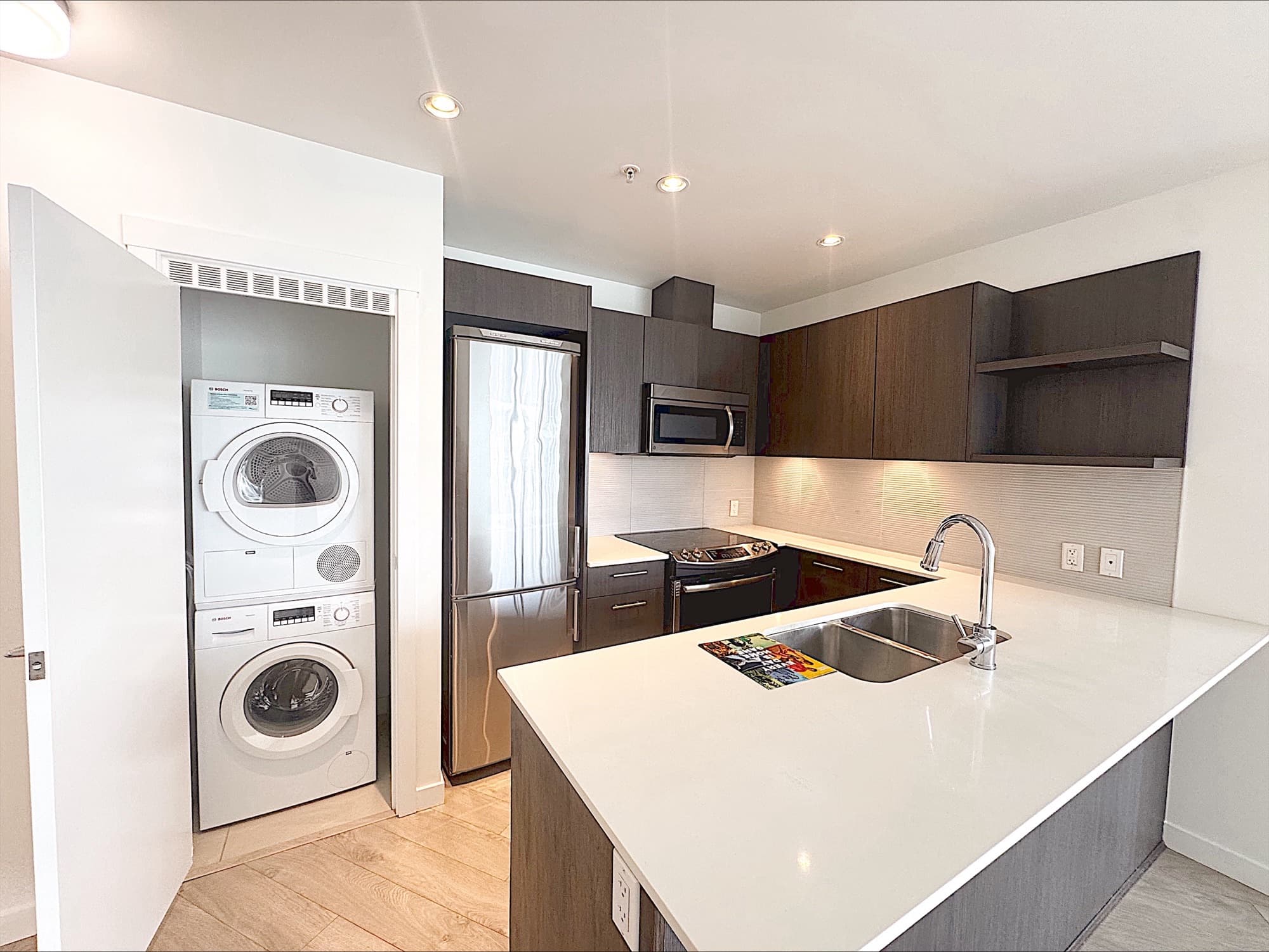Aquilini Centre West - 1819 - Photo 2