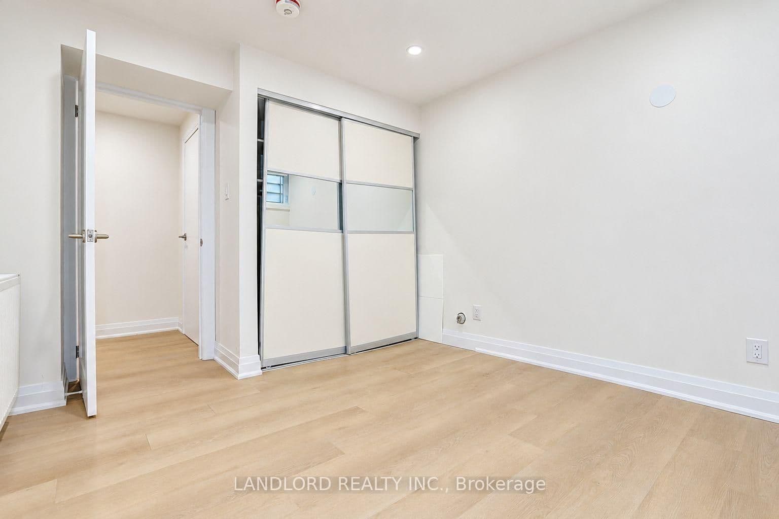 92 Neville Park Blvd - 4 - Photo 7