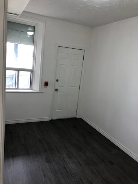Recently Updated 2 Bedroom - 8 Locke St N - Photo 9
