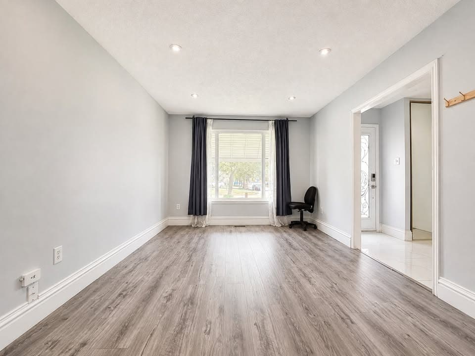 70 Jill Crescent Brampton Ontario L6S 3 J2 - Photo 5