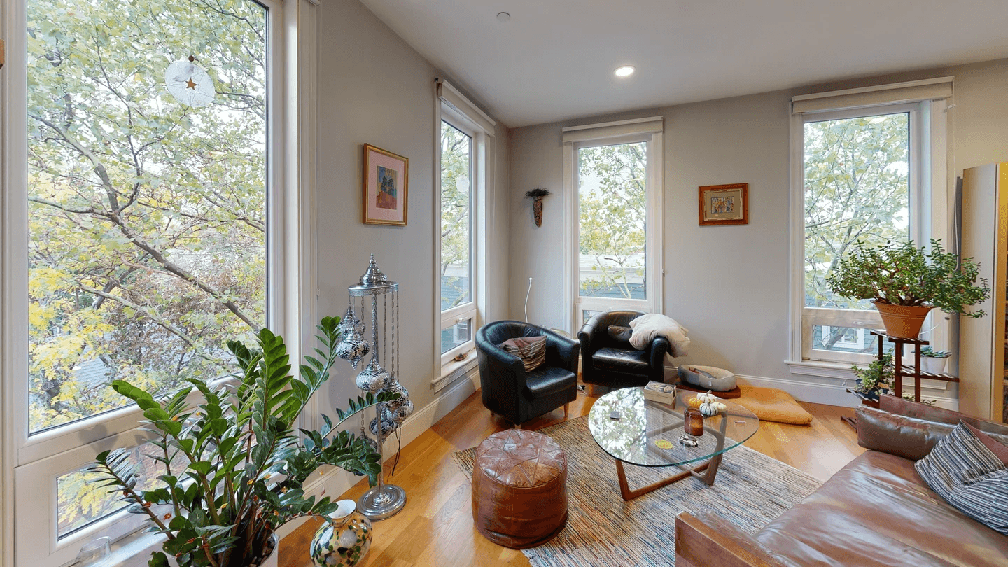 168 Hampshire - Photo 2