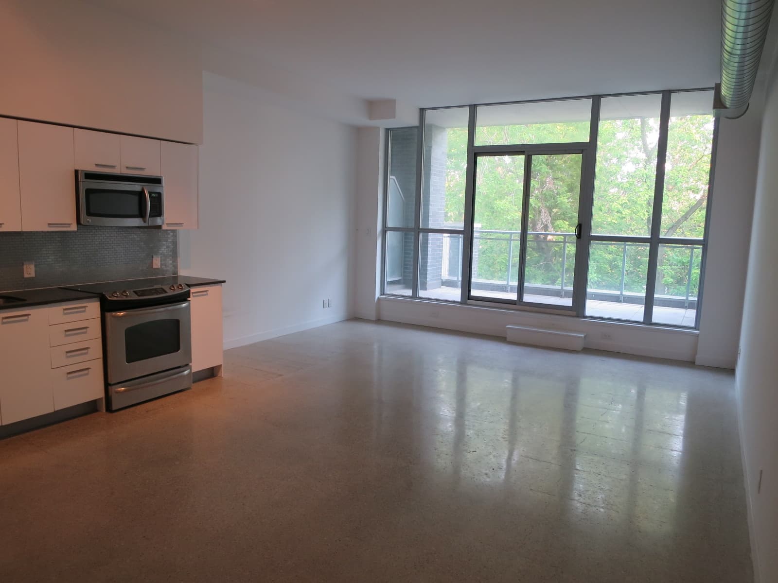 510 King St E - 413 - Photo 3