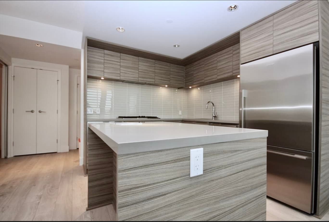 Gorgeous 1 Bedroom and Den in North Vancouver