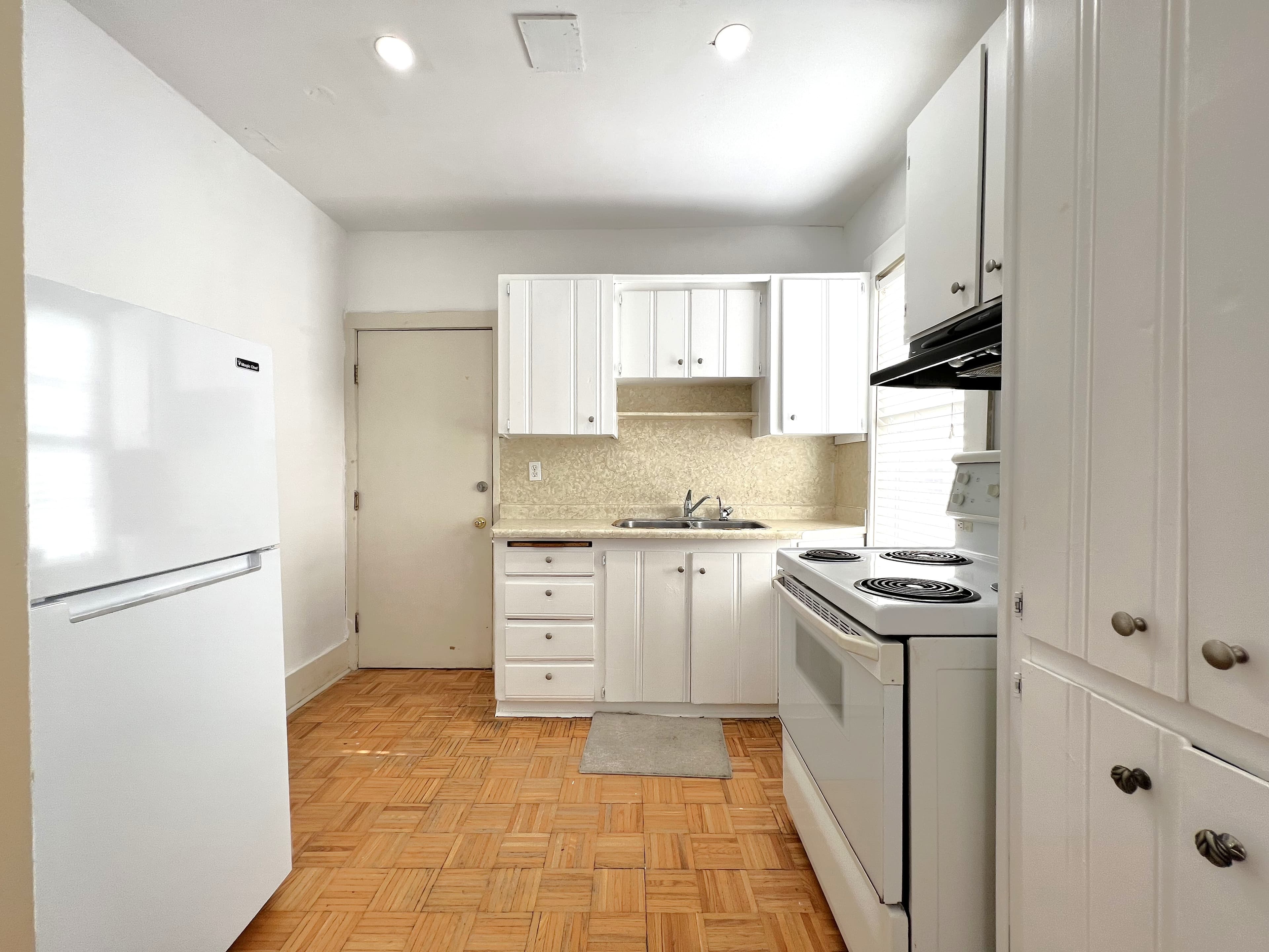 120 McEwan - Main Floor Unit - Photo 4