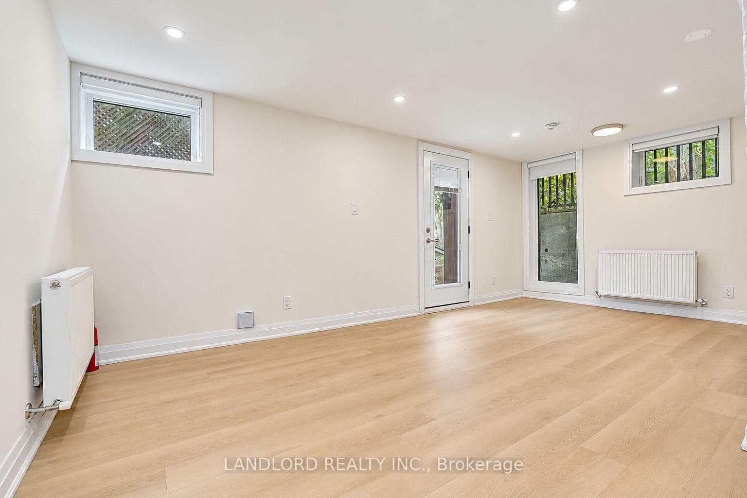 92 Neville Park Blvd - 4 - Photo 4