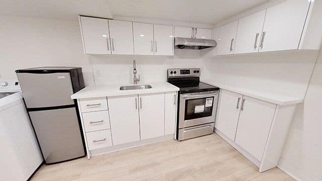 244 Boulton Ave - Lower - Photo 3