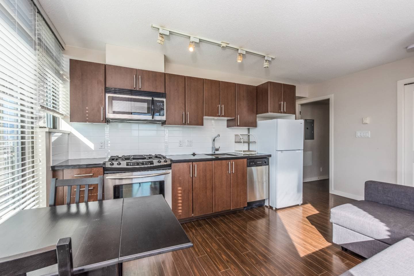1503-1068 W Broadway - Photo 9