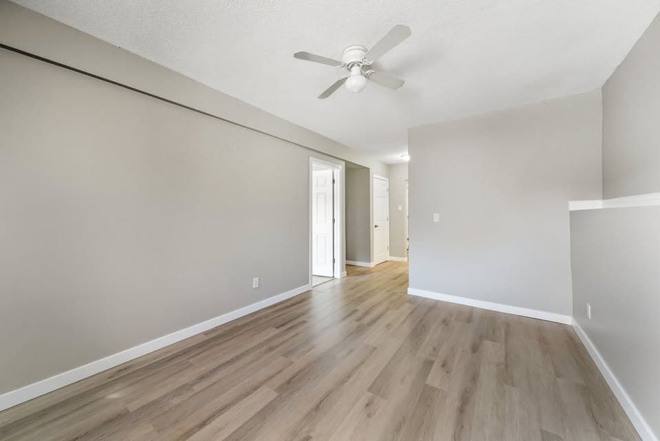 Lower-218 Hilda St - Photo 3