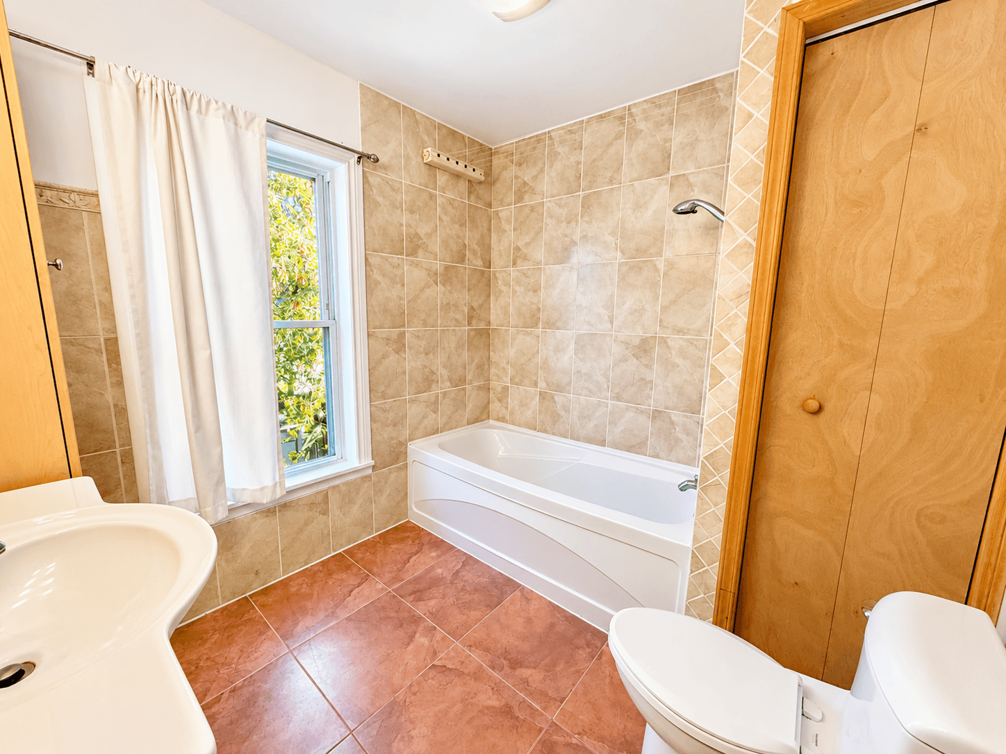 14 Brucedale St W - Photo 24