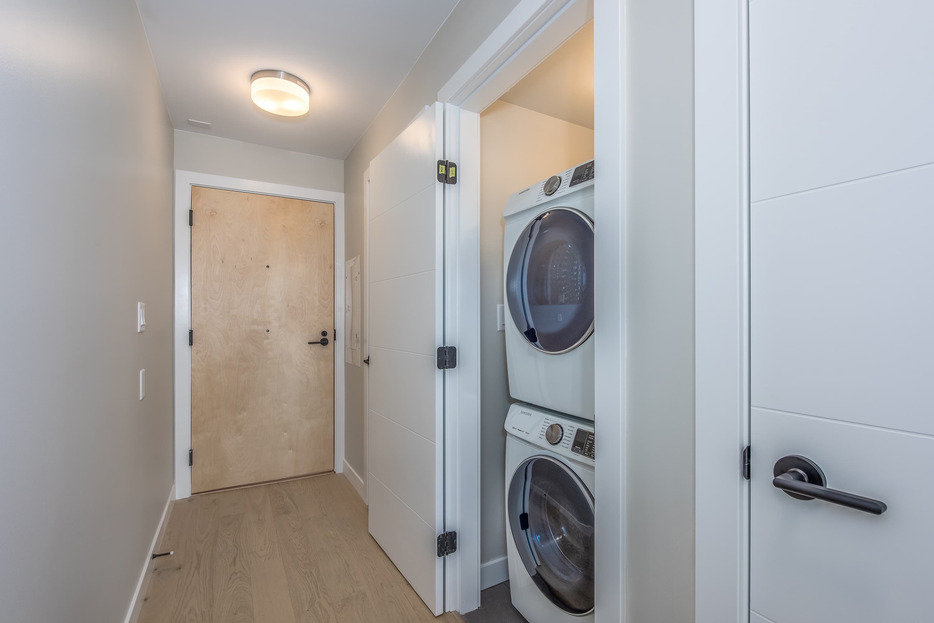 205-2508 Fraser - Photo 4
