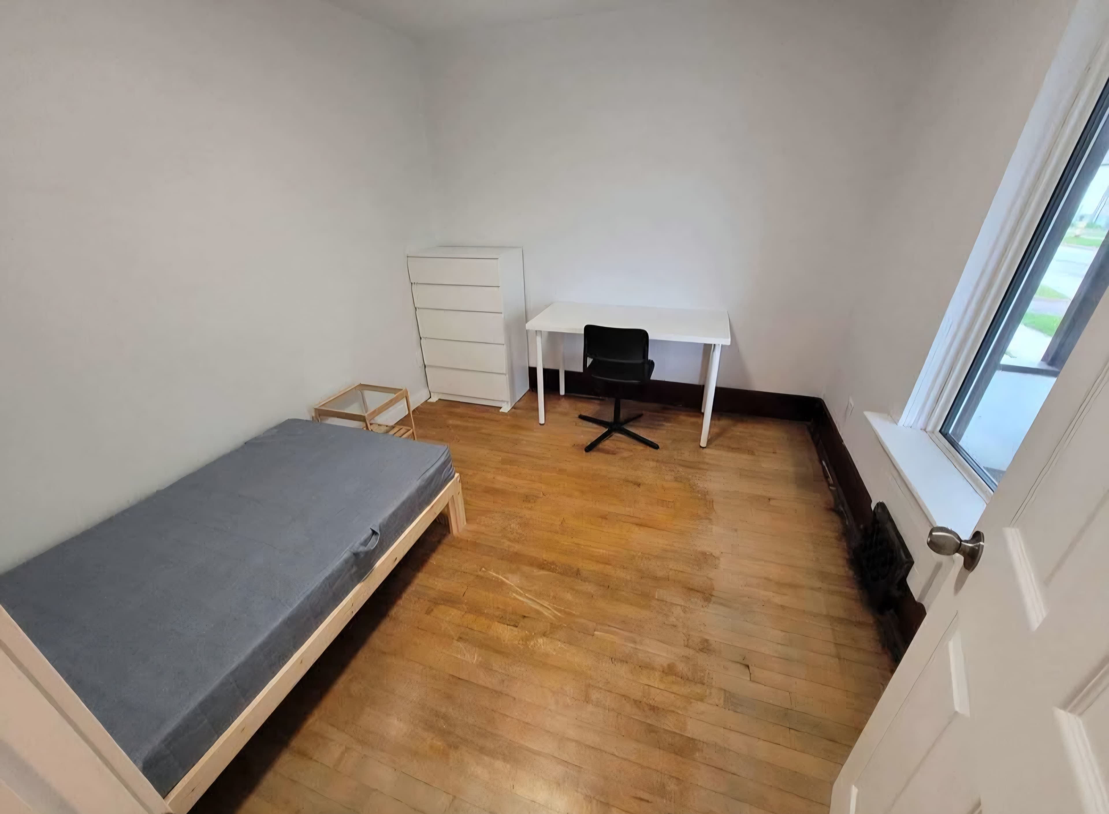 Room 7 - 62 Ontario St