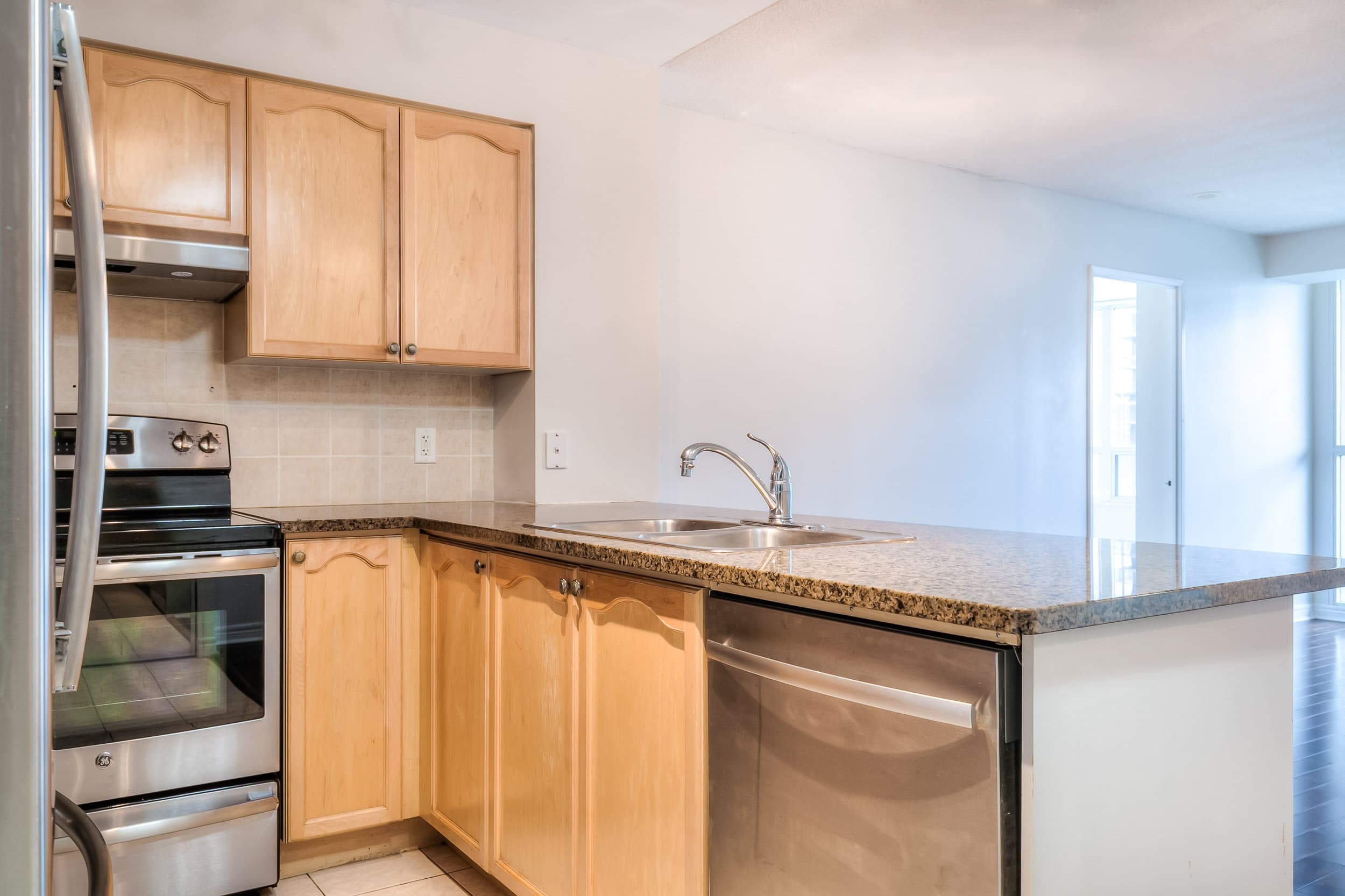 23 Hollywood Ave - 1803 - Photo 3