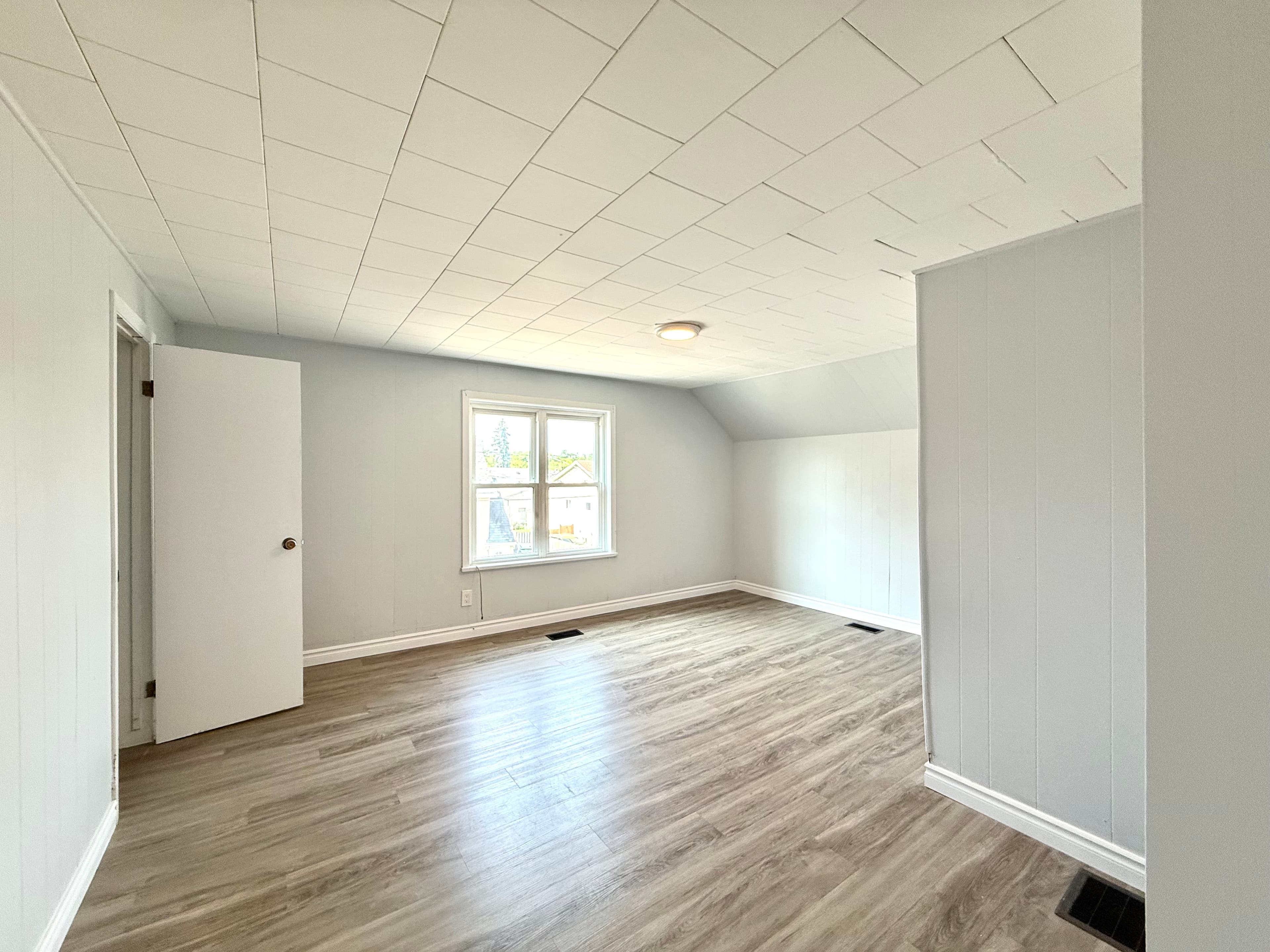 Upper - 26 Albina Street Welland Ontario L3C 1P3 - Photo 3