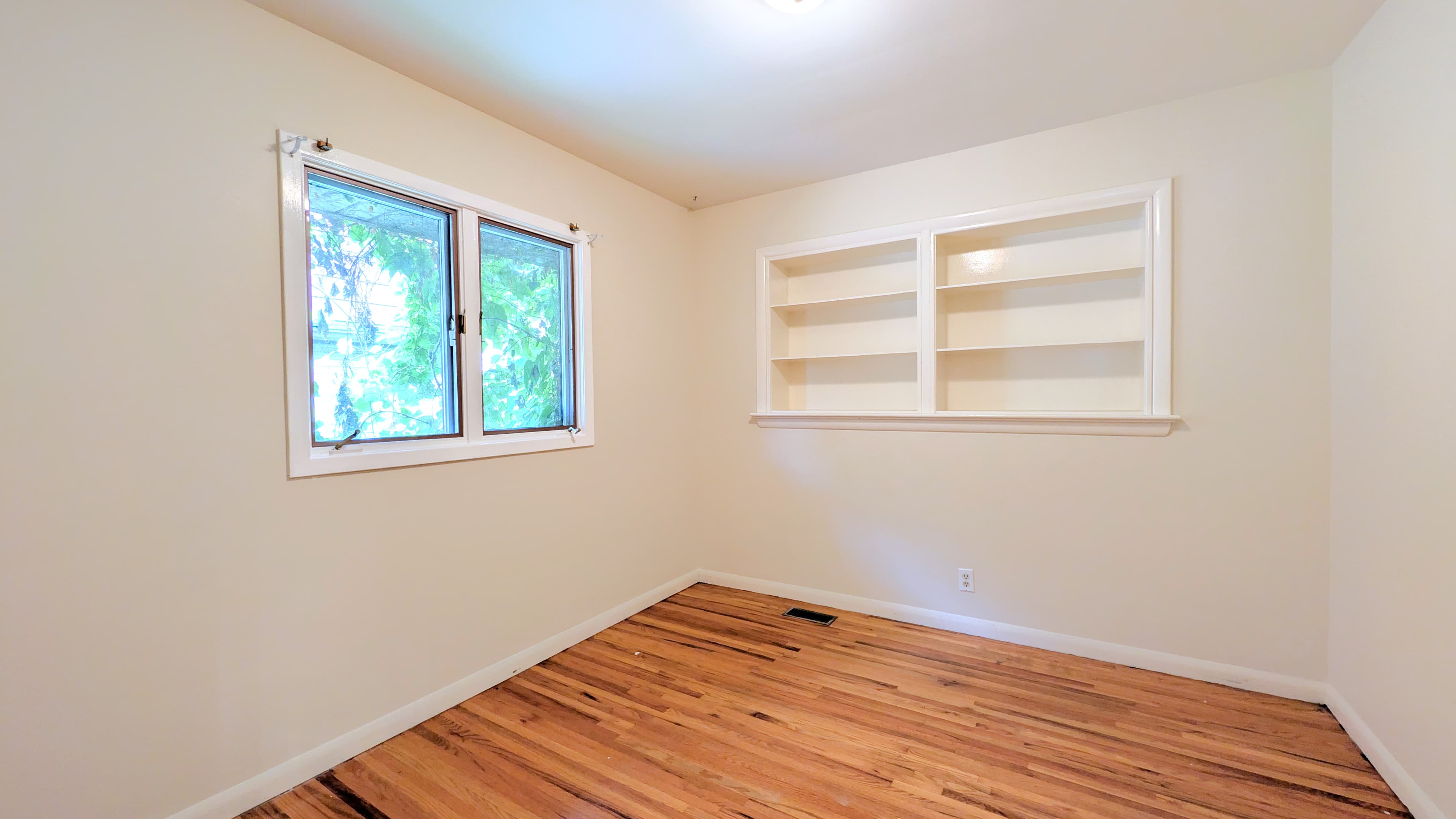 1275 Parkview - Main Level - Photo 14