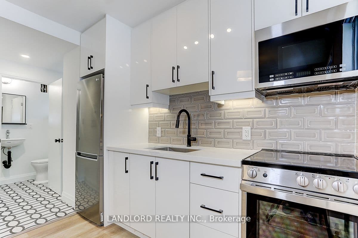 2520 Bloor St W - 23 - Photo 9