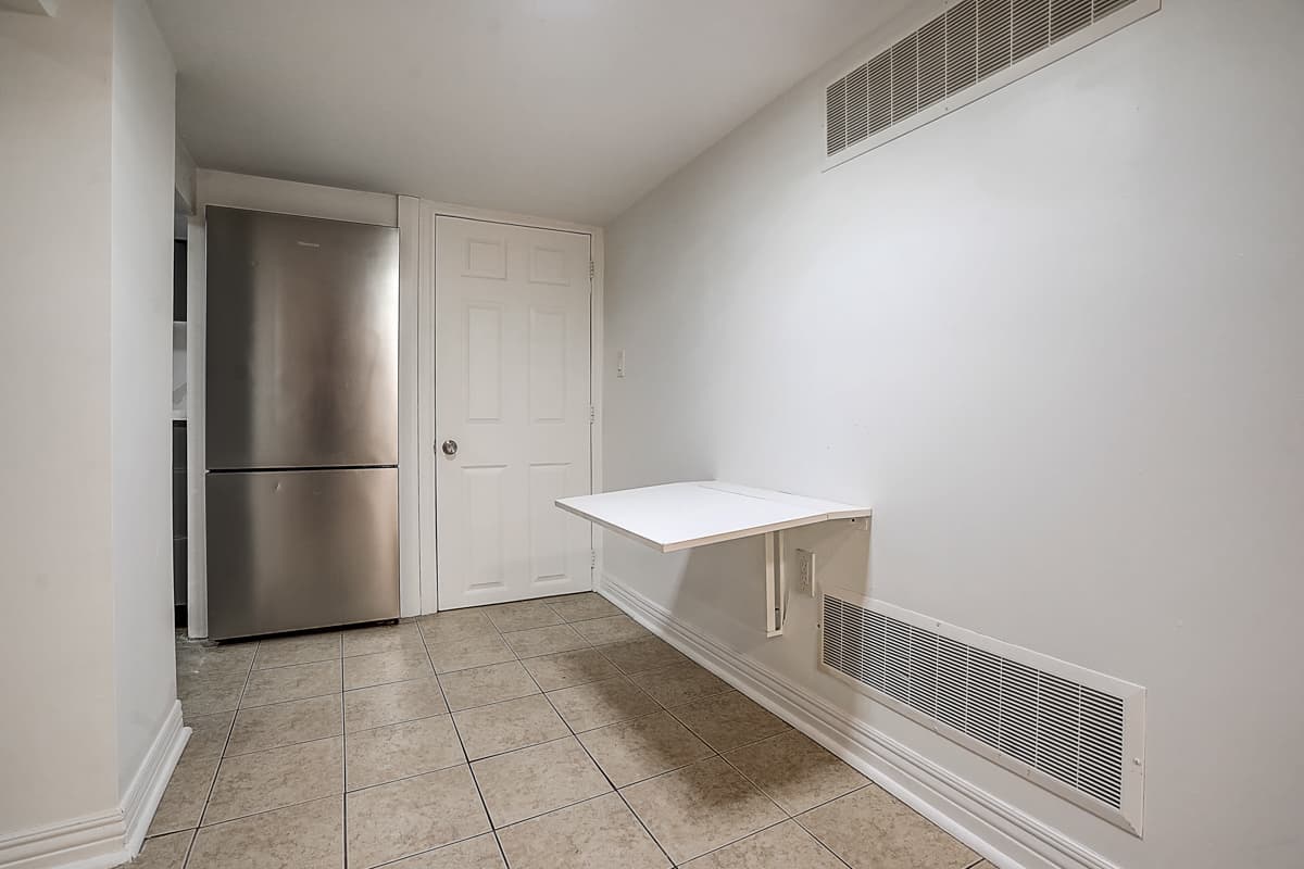 79 OConnor Dr - Lower - Photo 10