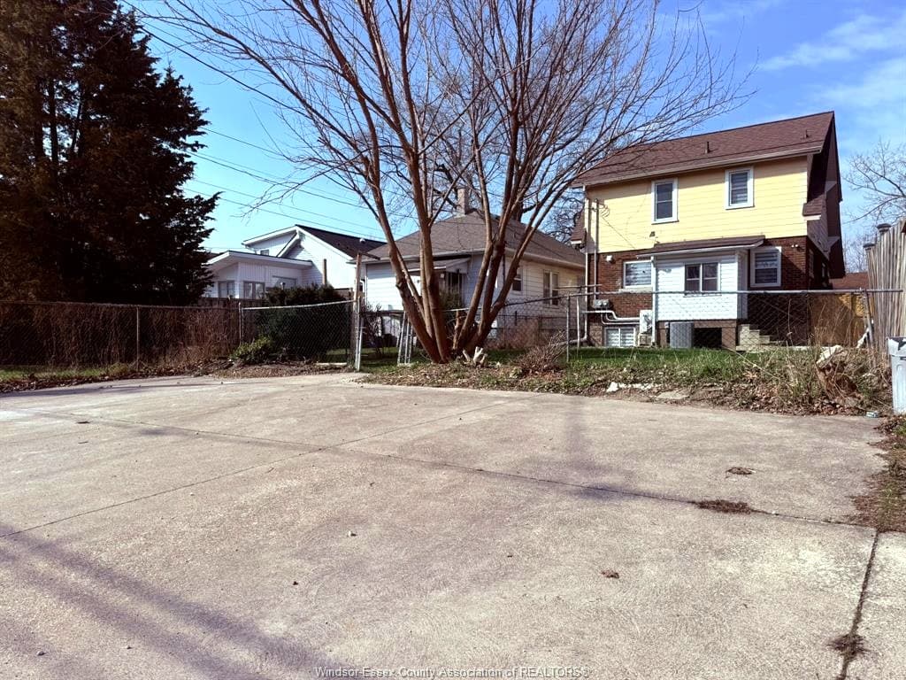 1748 Hall Avenue Lower - Photo 10