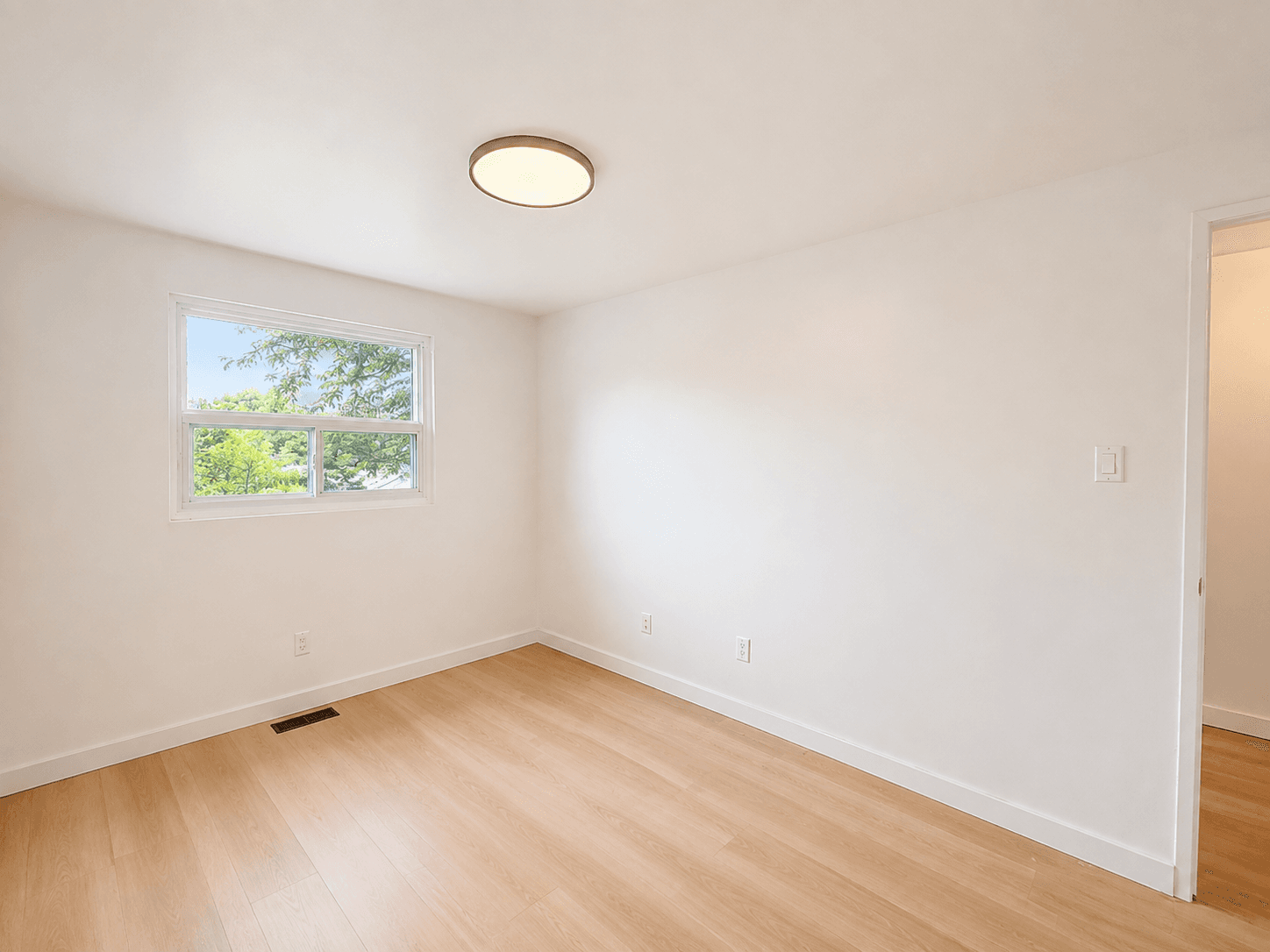 2830 Midland Ave - 50 - Photo 11