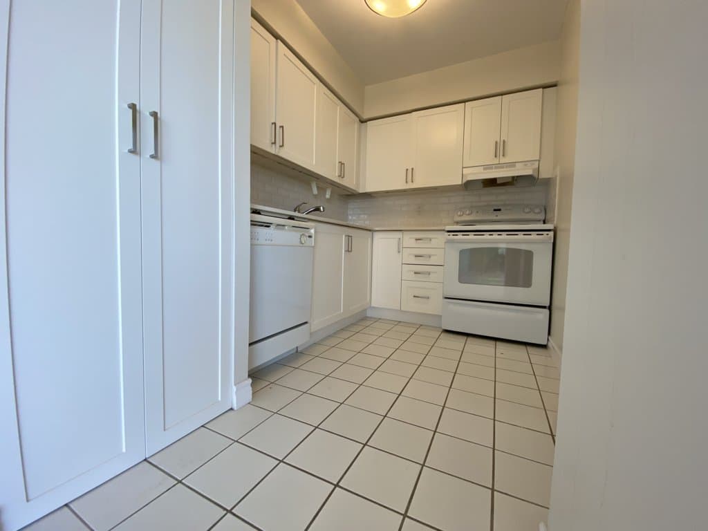 1055 Bay St - 1910 - Photo 10