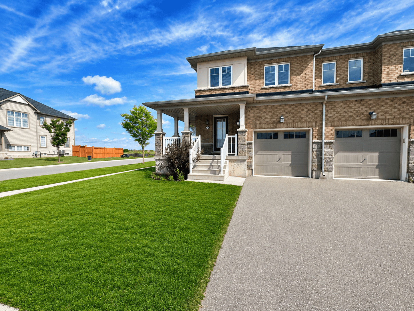 176 MacLachlan Ave - Photo 2