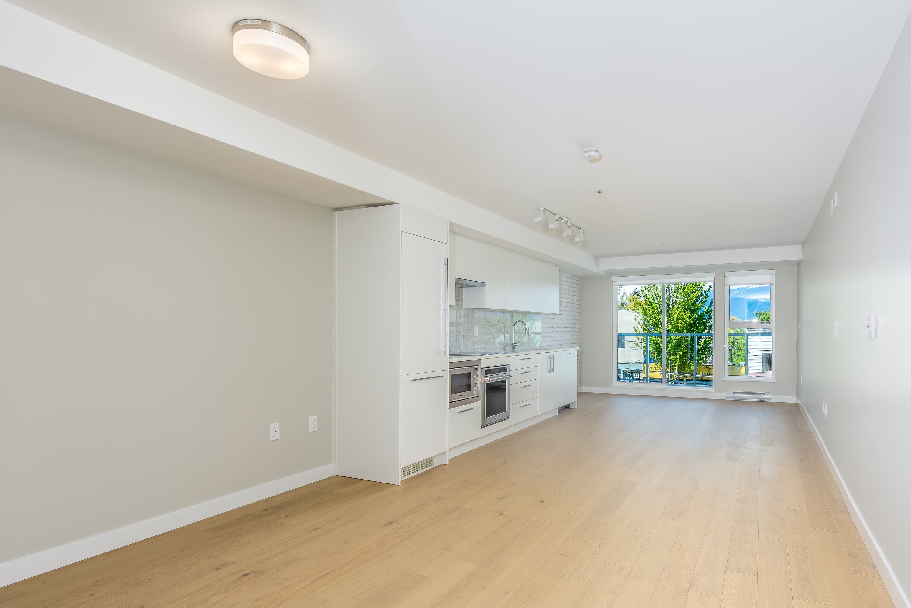 205-2508 Fraser - Photo 5