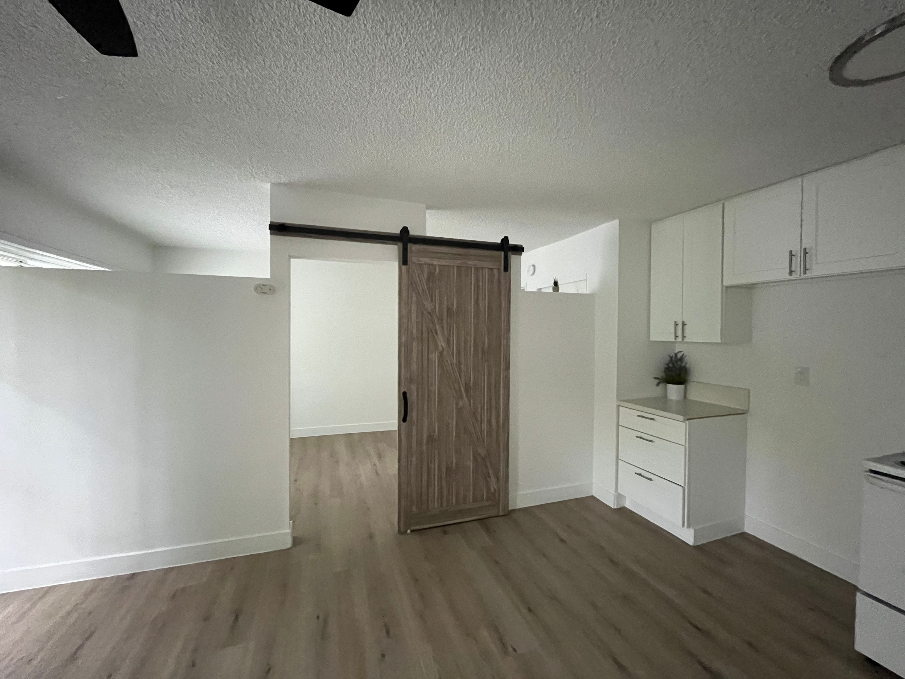 5548 Yarmouth JR 1 BR - Photo 4