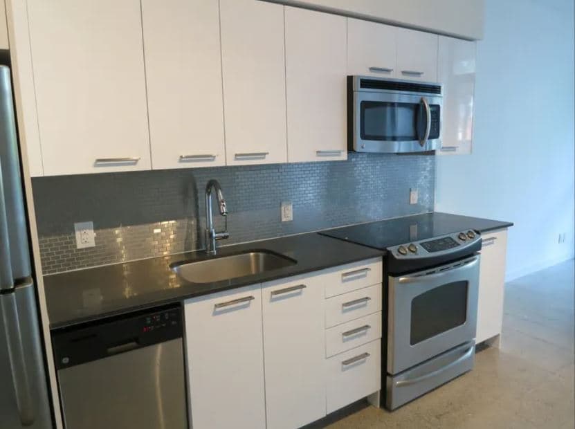 510 King St E - 413 - Photo 2