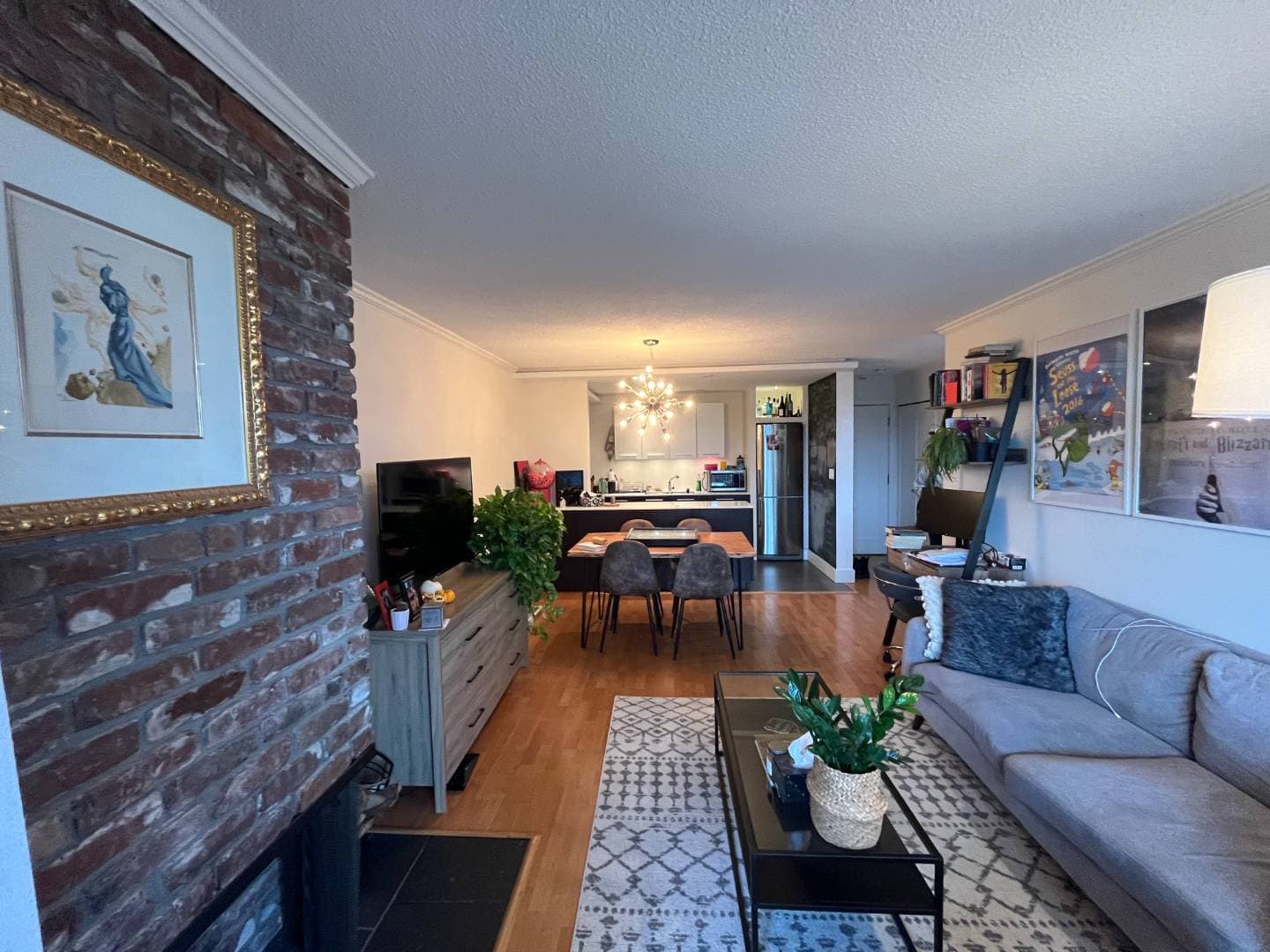 207-2211 W 2nd Ave