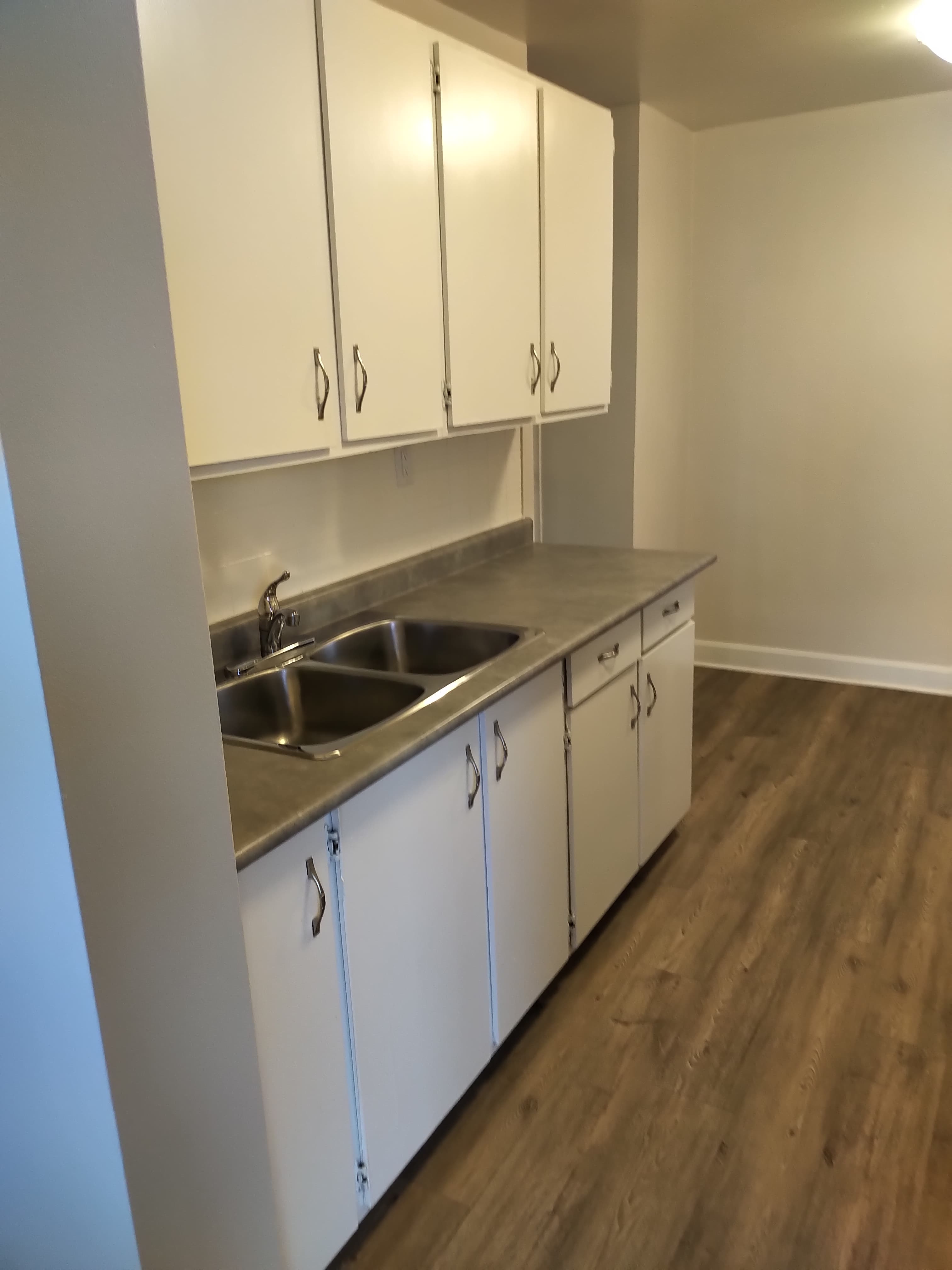 3 bedroom - 200 London Rd Sarnia ON N7T 7S9 - Photo 2