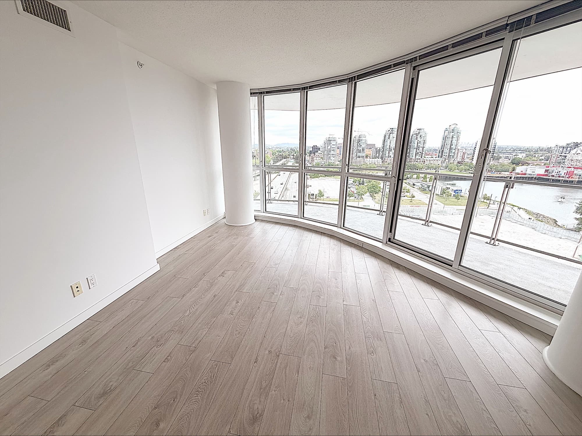 Aquilini Centre South - 603 - Photo 2
