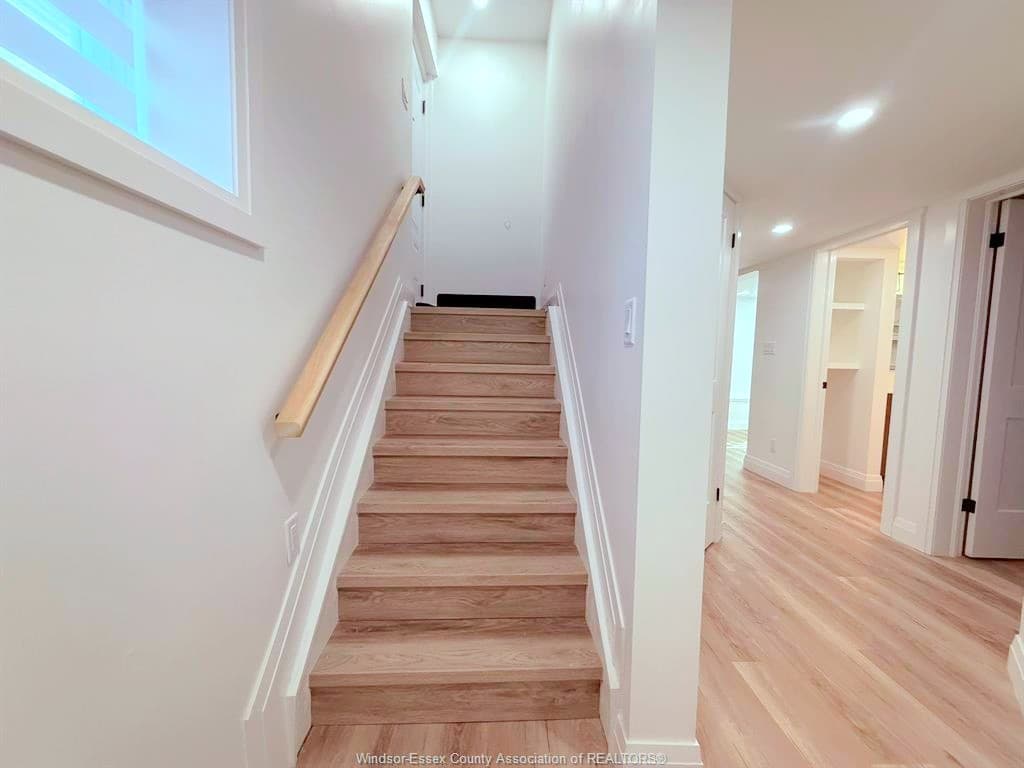 1748 Hall Avenue Lower - Photo 11