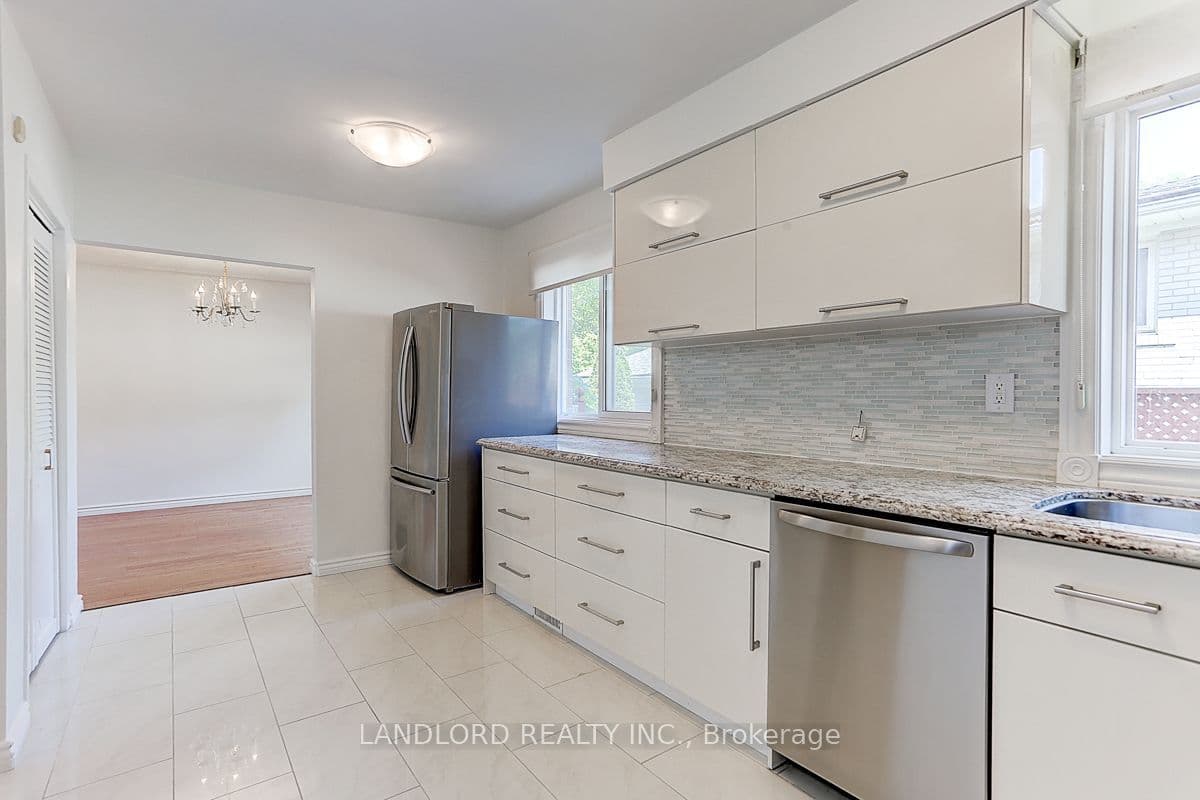 21 Pineway Blvd - Photo 3