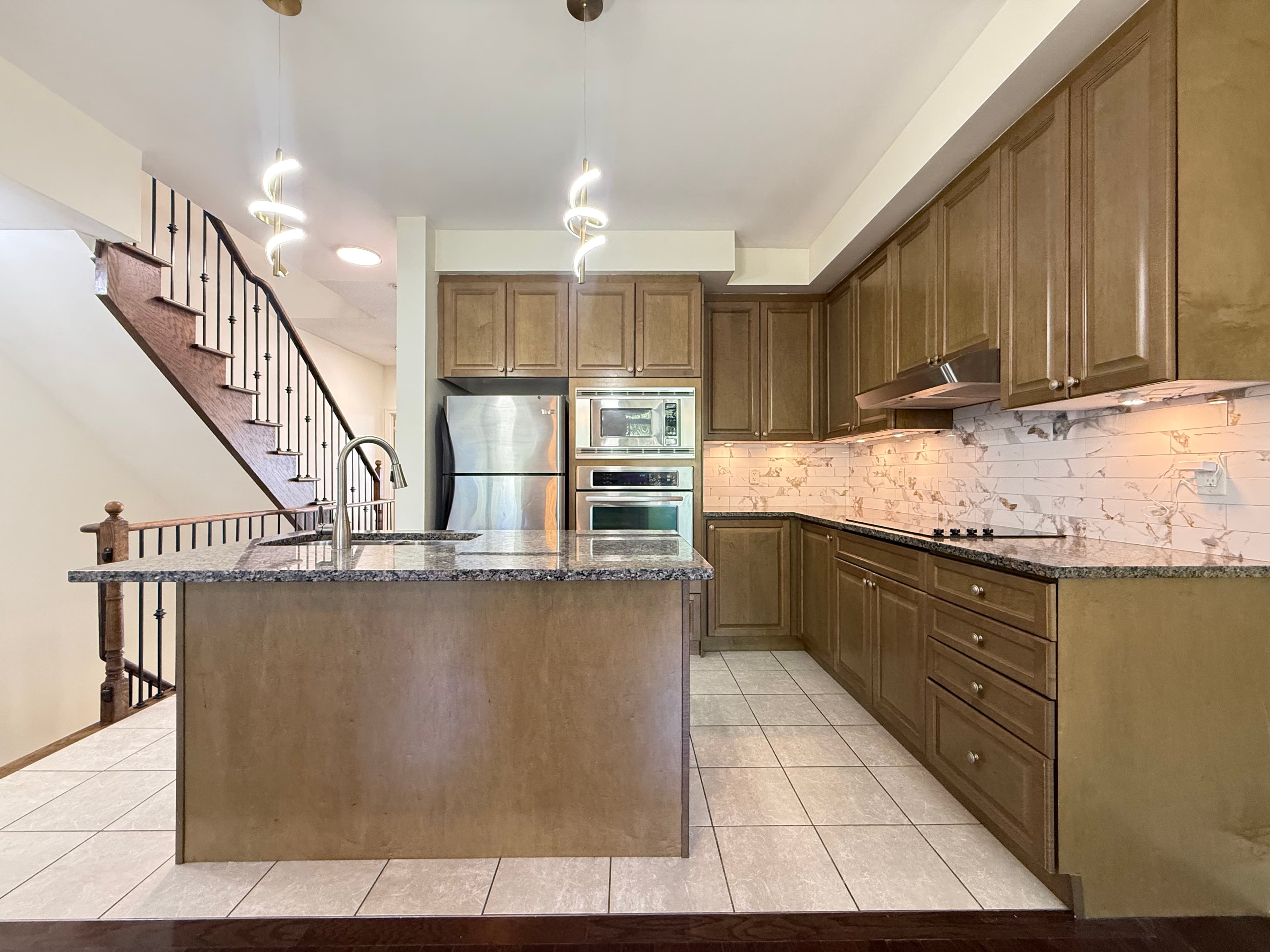 4-5710 Long Valley Rd Mississauga ON L5M 0M1