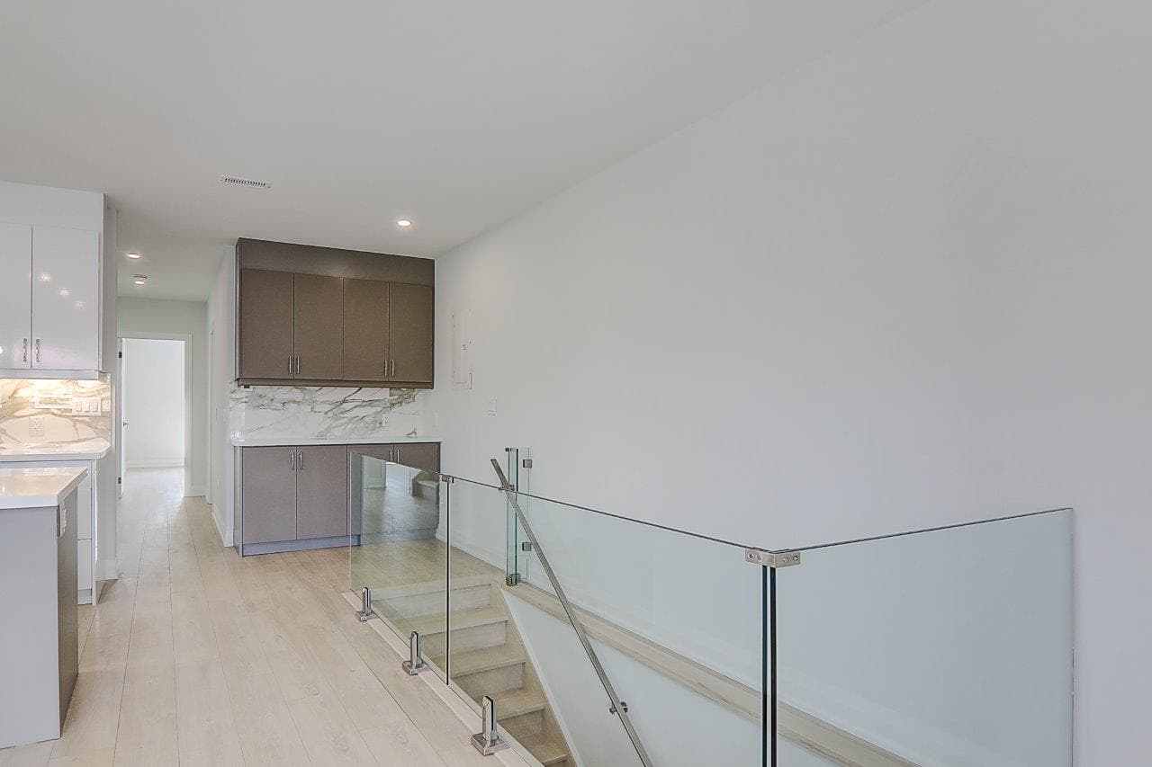 115 Livingstone Ave - Upper - Photo 9