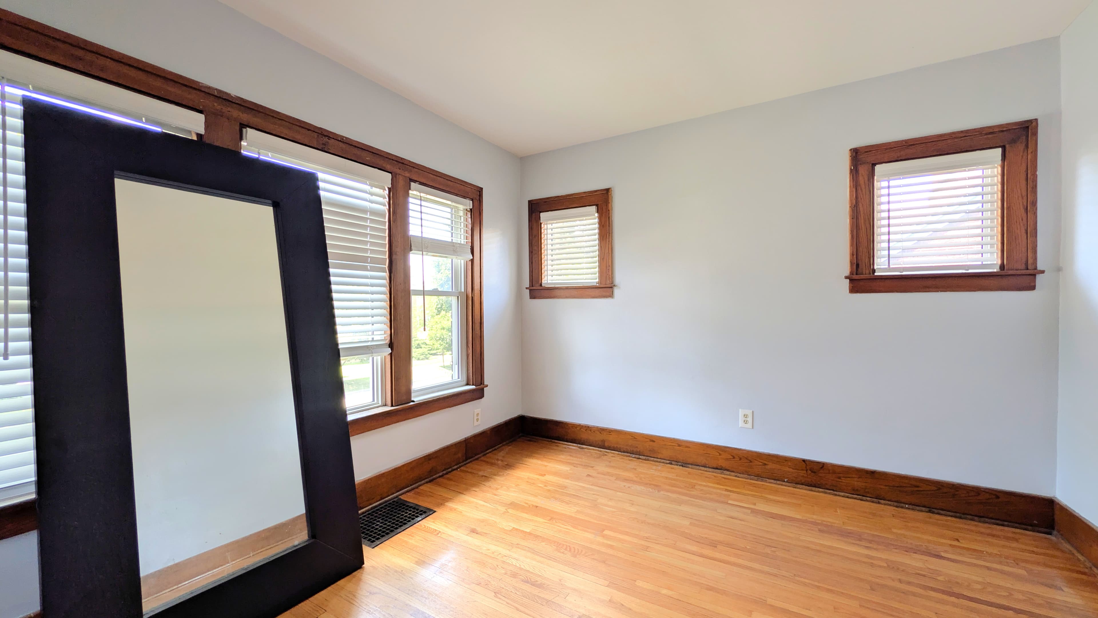 322 Partington Ave - Upper Unit - Photo 7