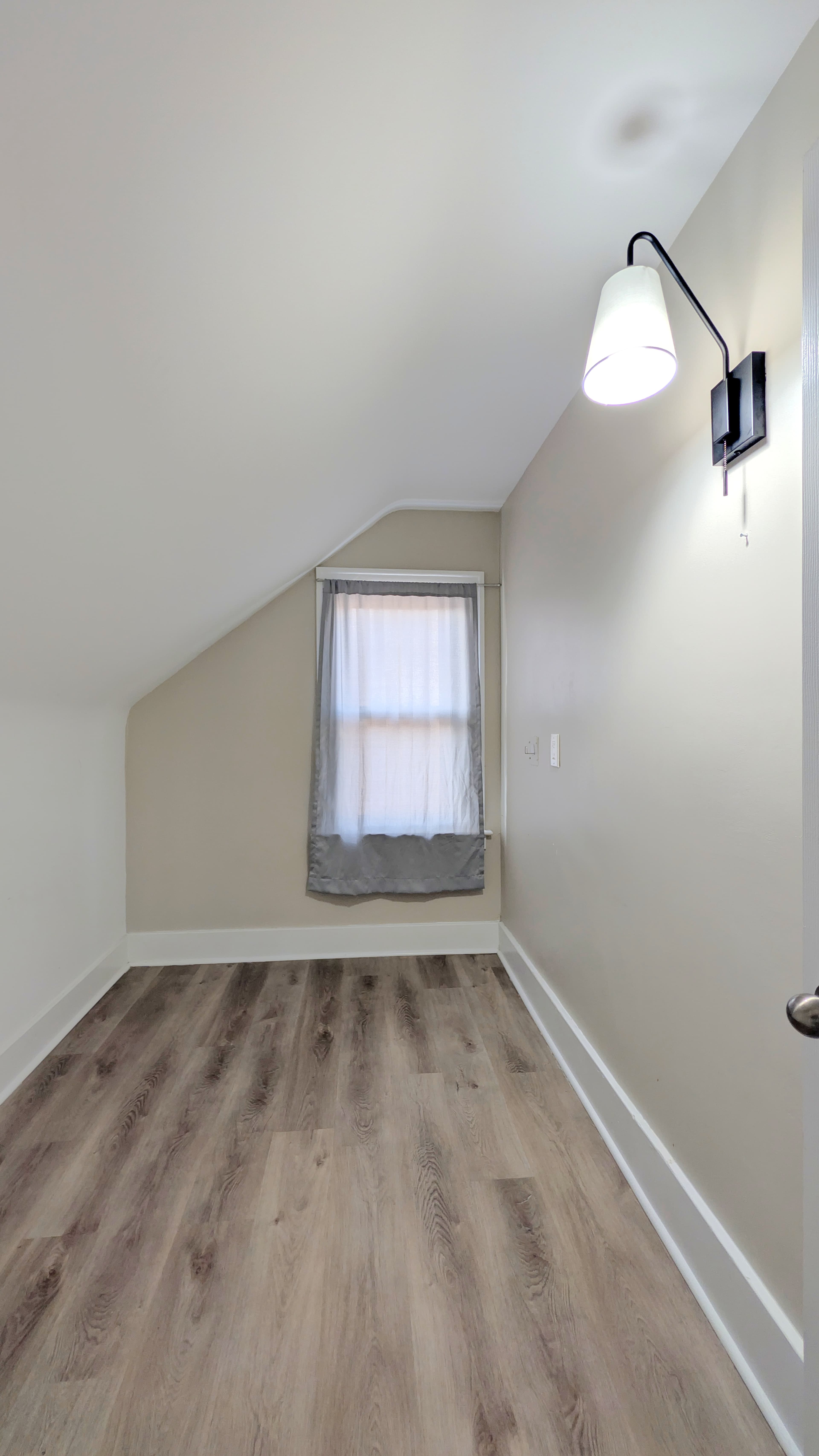1580 Dufferin - Upper - Photo 9