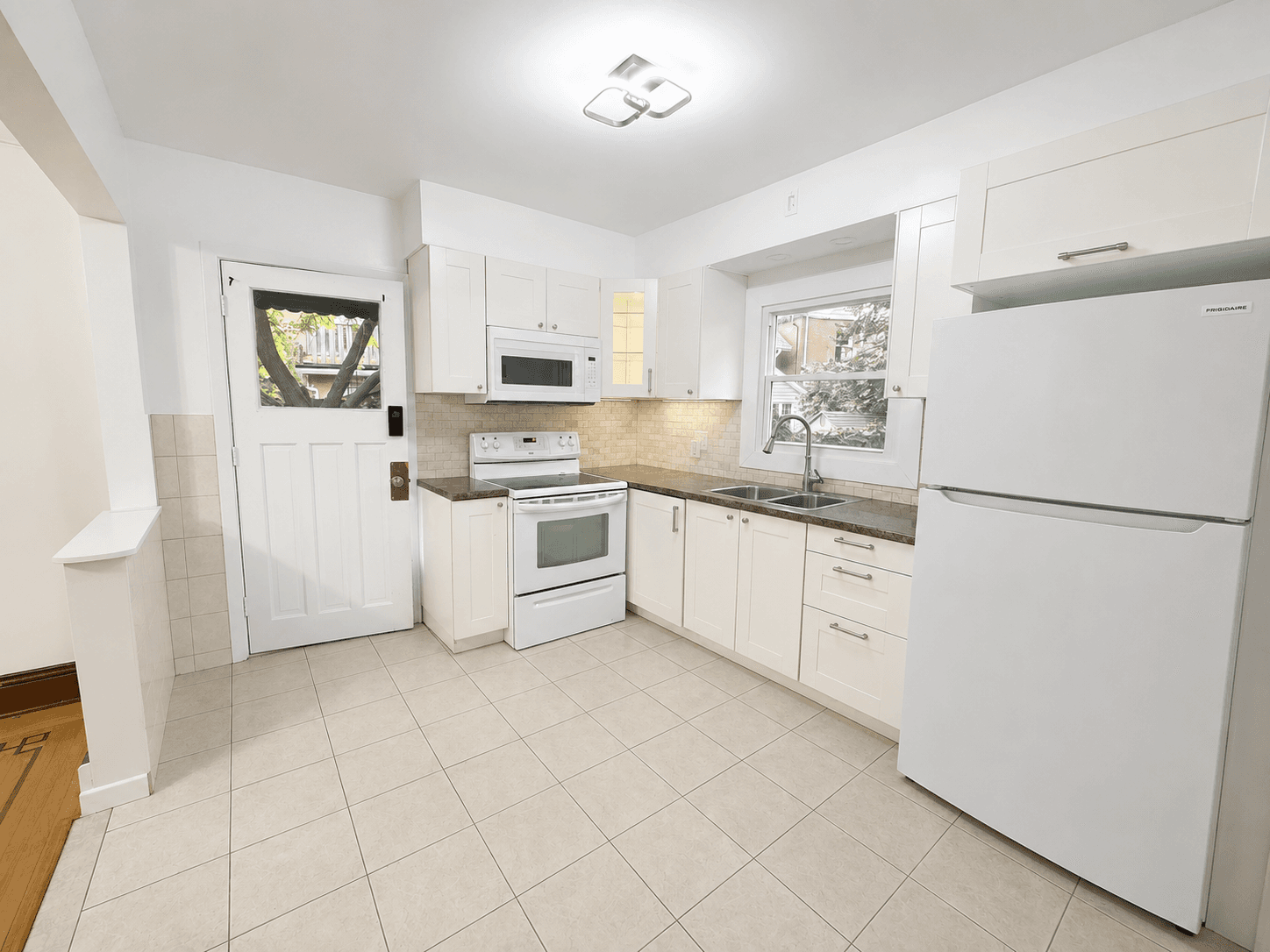 272 Stinson Crescent - Unit 1 - Photo 11
