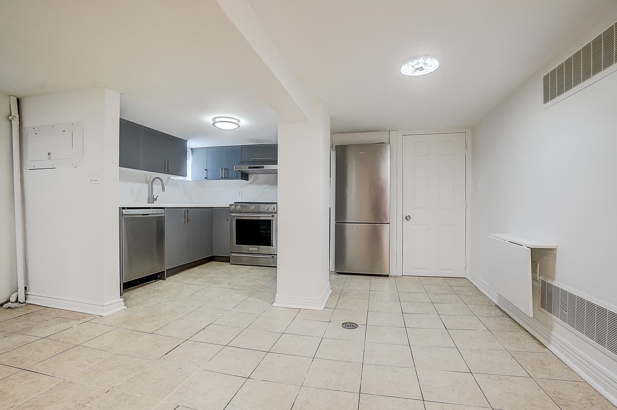 79 OConnor Dr - Lower - Photo 8