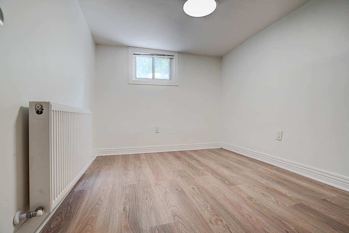 79 OConnor Dr - Lower - Photo 24