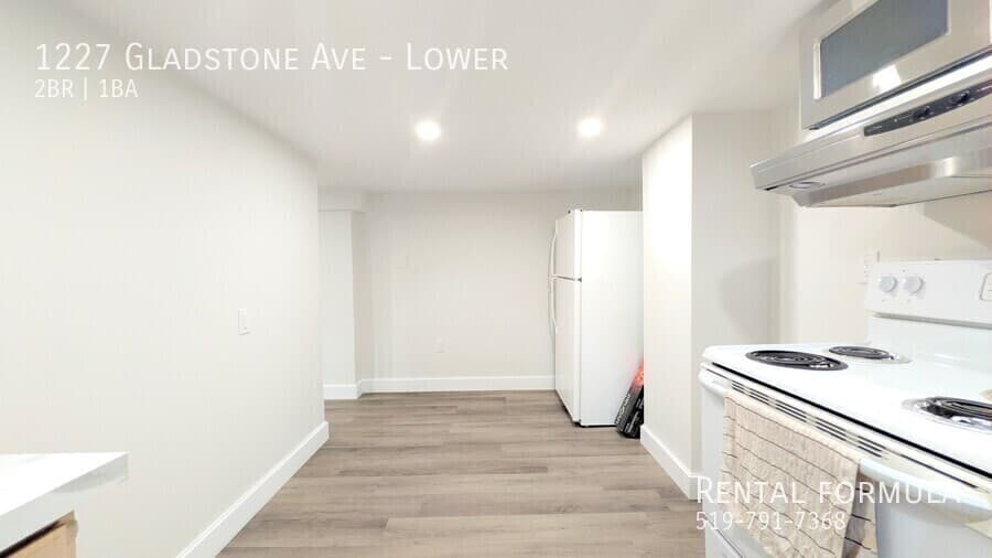 1227 Gladstone Ave - Lower - Photo 16