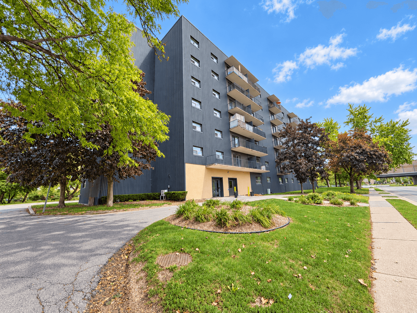 406 - 880 Colborne Road
