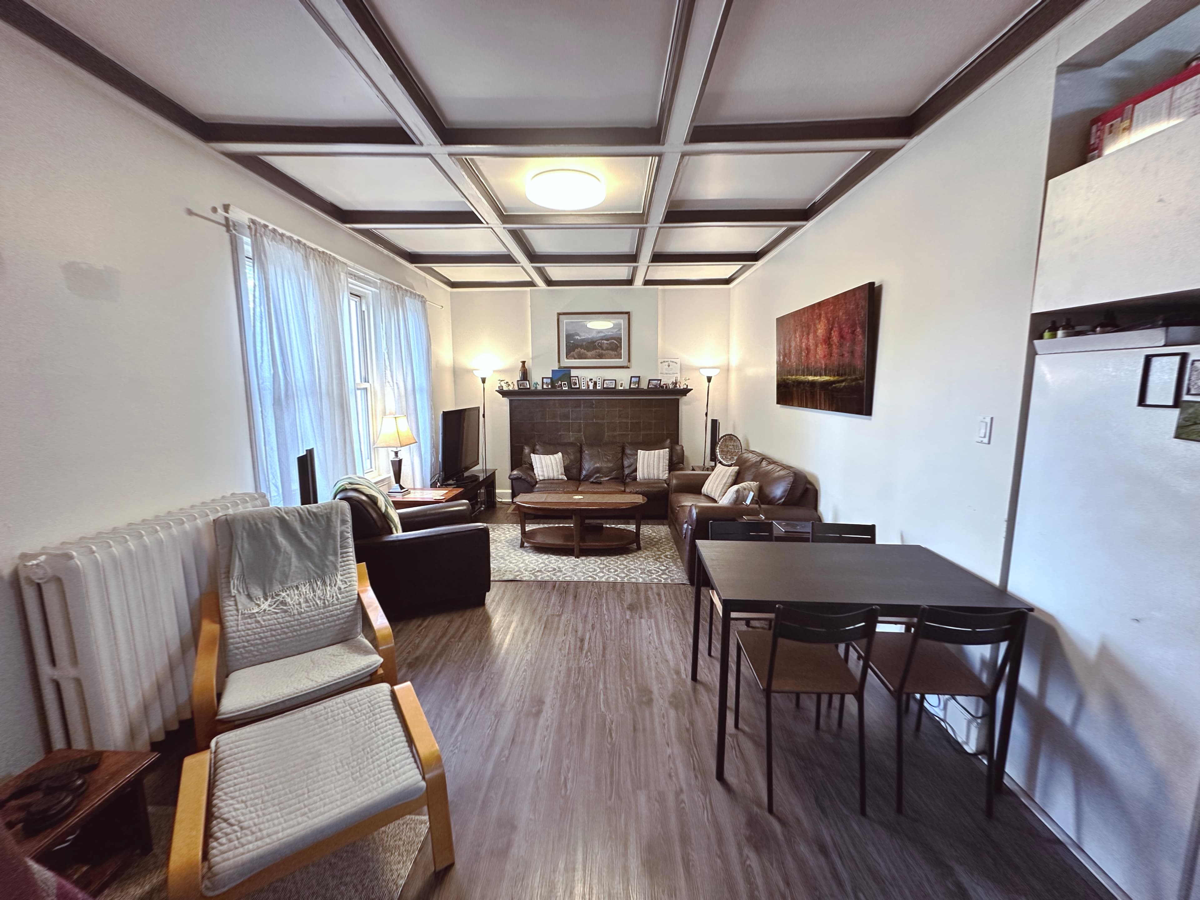 Large high ceiling 2 Bedroom -241 Queen St S - Photo 2